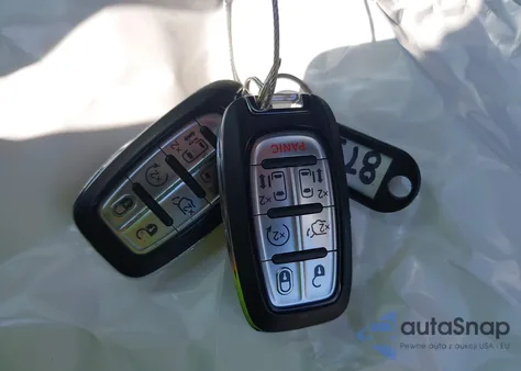 2021 Chrysler Pacifica Touring из США, поврежденный, VIN 2C4RC1FG3MR568750